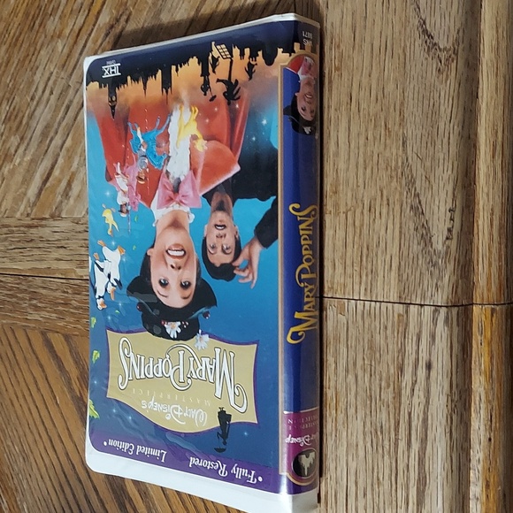 Walt Disney's Masterpiece Mary Poppins VHS - Picture 3 of 7
